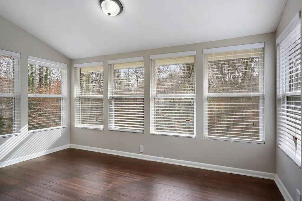 5151 Roswell Road Unit 8, Atlanta, Georgia 30342, 2 Bedrooms Bedrooms, ,2 BathroomsBathrooms,Residential,Sold,5151 Roswell Road Unit 8,6110007