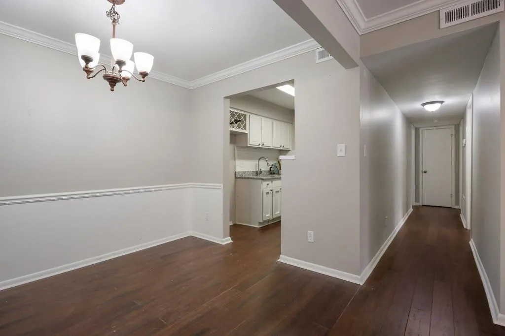 5151 Roswell Road Unit 8, Atlanta, Georgia 30342, 2 Bedrooms Bedrooms, ,2 BathroomsBathrooms,Residential,Sold,5151 Roswell Road Unit 8,6110007