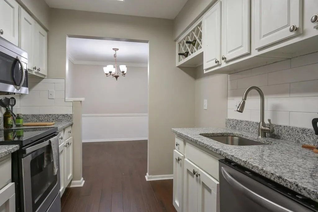 5151 Roswell Road Unit 8, Atlanta, Georgia 30342, 2 Bedrooms Bedrooms, ,2 BathroomsBathrooms,Residential,Sold,5151 Roswell Road Unit 8,6110007