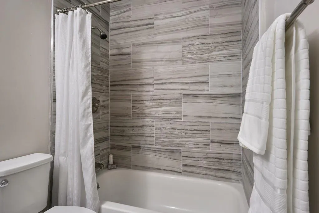 5151 Roswell Road Unit 8, Atlanta, Georgia 30342, 2 Bedrooms Bedrooms, ,2 BathroomsBathrooms,Residential,Sold,5151 Roswell Road Unit 8,6110007