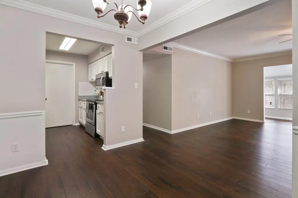 5151 Roswell Road Unit 8, Atlanta, Georgia 30342, 2 Bedrooms Bedrooms, ,2 BathroomsBathrooms,Residential,Sold,5151 Roswell Road Unit 8,6110007