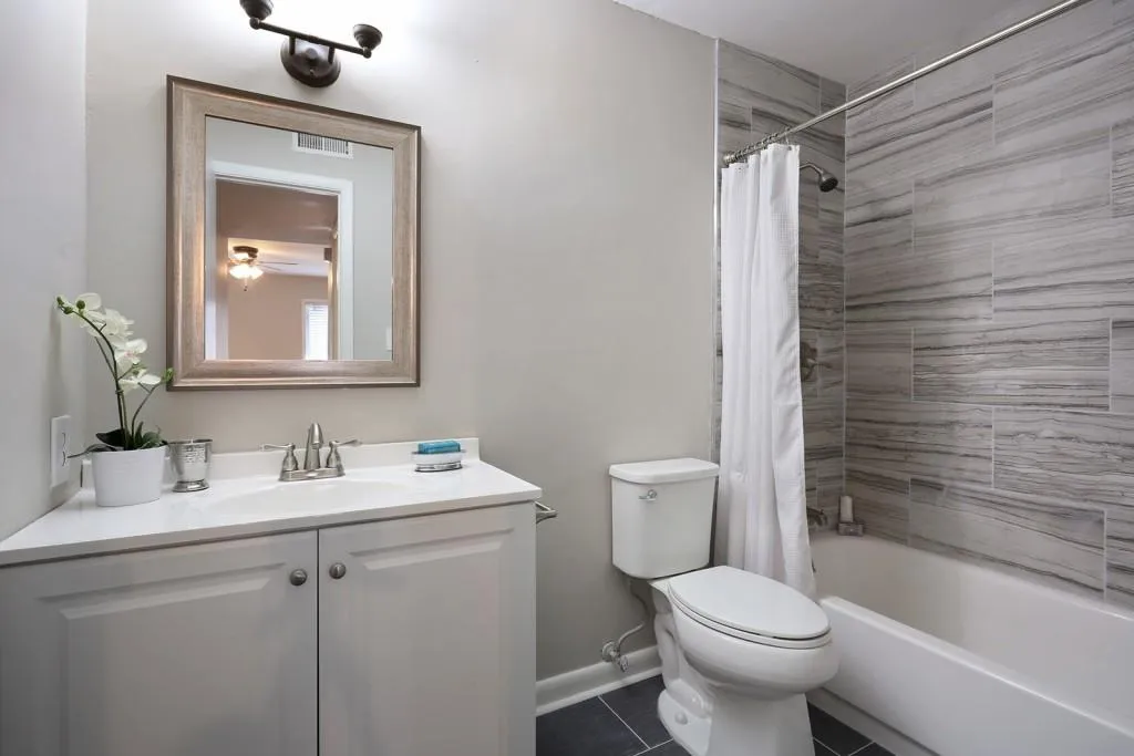 5151 Roswell Road Unit 8, Atlanta, Georgia 30342, 2 Bedrooms Bedrooms, ,2 BathroomsBathrooms,Residential,Sold,5151 Roswell Road Unit 8,6110007