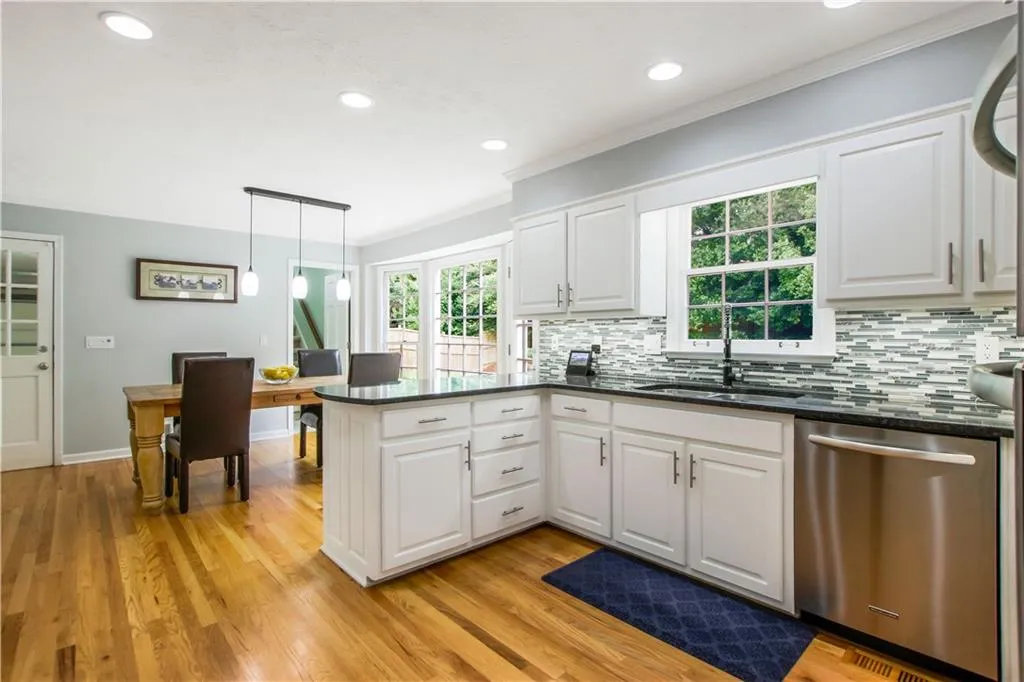 220 Glen Meadow Court, Sandy Springs, Georgia 30328, 4 Bedrooms Bedrooms, ,4 BathroomsBathrooms,Residential,Sold,220 Glen Meadow Court,6897969