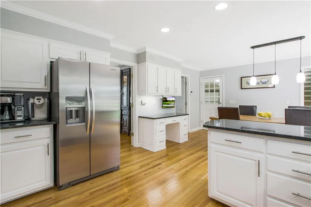 220 Glen Meadow Court, Sandy Springs, Georgia 30328, 4 Bedrooms Bedrooms, ,4 BathroomsBathrooms,Residential,Sold,220 Glen Meadow Court,6897969