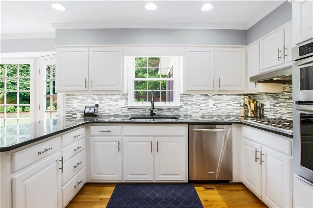 220 Glen Meadow Court, Sandy Springs, Georgia 30328, 4 Bedrooms Bedrooms, ,4 BathroomsBathrooms,Residential,Sold,220 Glen Meadow Court,6897969