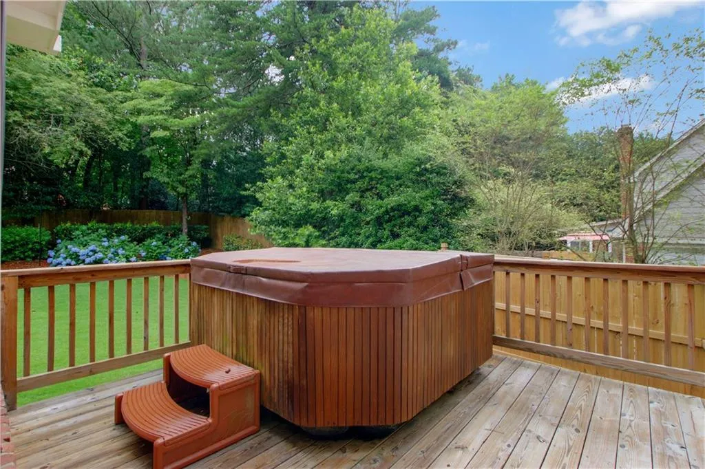 220 Glen Meadow Court, Sandy Springs, Georgia 30328, 4 Bedrooms Bedrooms, ,4 BathroomsBathrooms,Residential,Sold,220 Glen Meadow Court,6897969