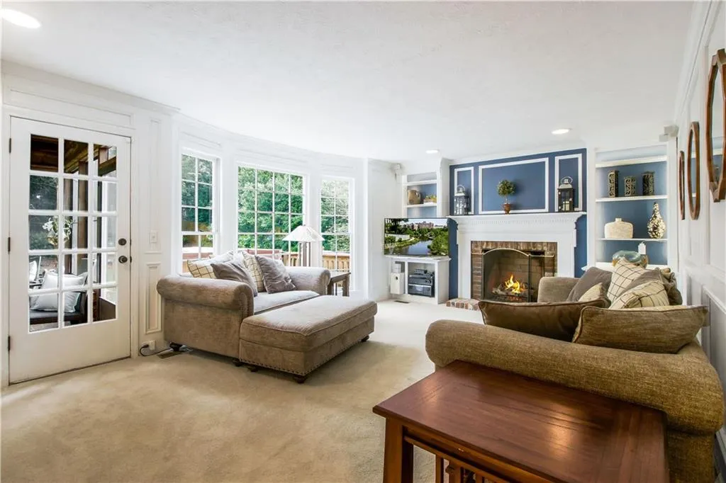 220 Glen Meadow Court, Sandy Springs, Georgia 30328, 4 Bedrooms Bedrooms, ,4 BathroomsBathrooms,Residential,Sold,220 Glen Meadow Court,6897969