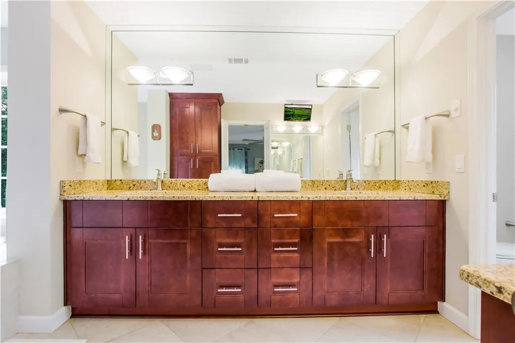 220 Glen Meadow Court, Sandy Springs, Georgia 30328, 4 Bedrooms Bedrooms, ,4 BathroomsBathrooms,Residential,Sold,220 Glen Meadow Court,6897969