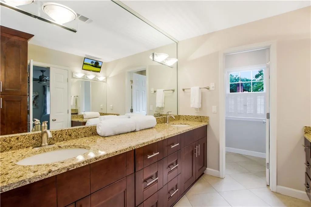 220 Glen Meadow Court, Sandy Springs, Georgia 30328, 4 Bedrooms Bedrooms, ,4 BathroomsBathrooms,Residential,Sold,220 Glen Meadow Court,6897969