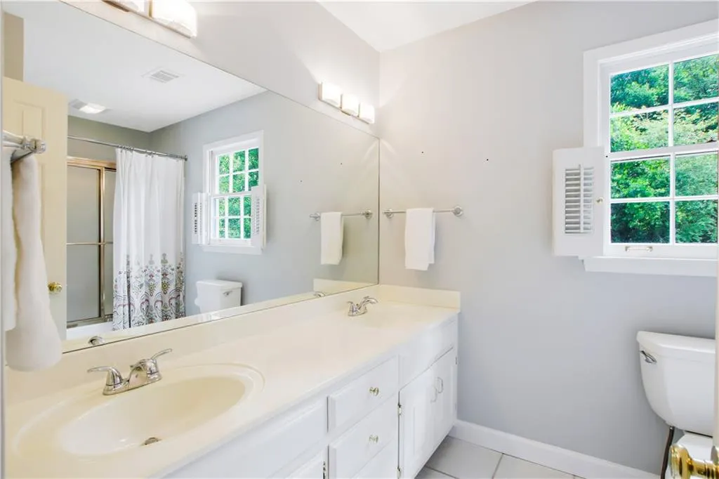 220 Glen Meadow Court, Sandy Springs, Georgia 30328, 4 Bedrooms Bedrooms, ,4 BathroomsBathrooms,Residential,Sold,220 Glen Meadow Court,6897969