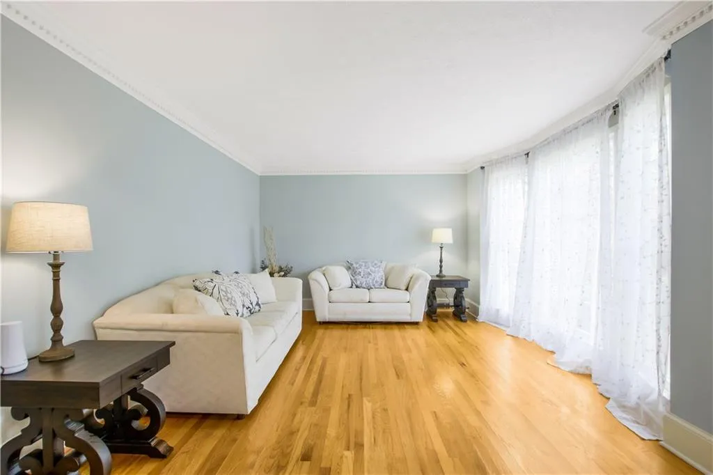 220 Glen Meadow Court, Sandy Springs, Georgia 30328, 4 Bedrooms Bedrooms, ,4 BathroomsBathrooms,Residential,Sold,220 Glen Meadow Court,6897969