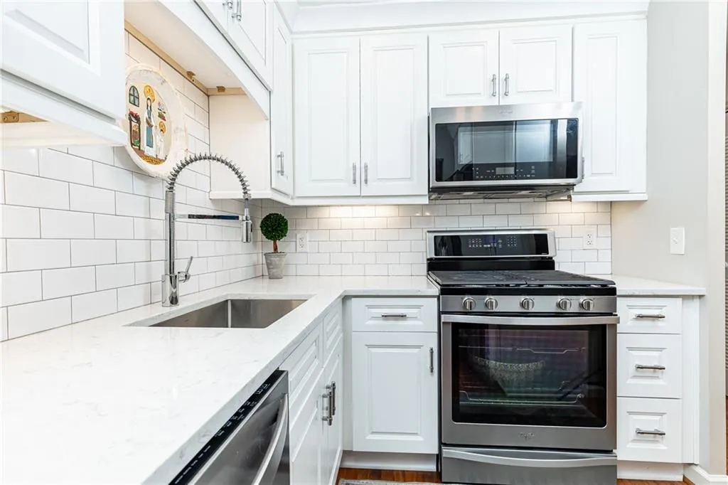 4620 Wieuca Road Ne Unit 25, Atlanta, Georgia 30342, 3 Bedrooms Bedrooms, ,2 BathroomsBathrooms,Residential,For Sale,4620 Wieuca Road Ne Unit 25,7671453