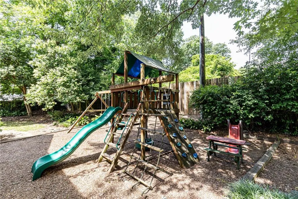 4620 Wieuca Road Ne Unit 25, Atlanta, Georgia 30342, 3 Bedrooms Bedrooms, ,2 BathroomsBathrooms,Residential,For Sale,4620 Wieuca Road Ne Unit 25,7671453