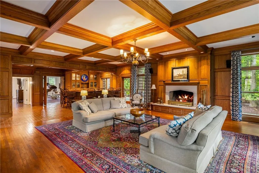 So warm and inviting. A large room that still feels cozy is hard to achieve but this is perfection.