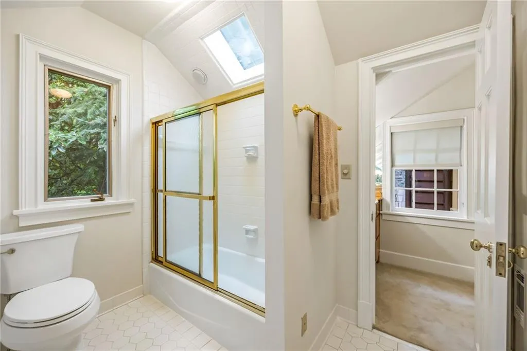 One of the Jack and jill baths