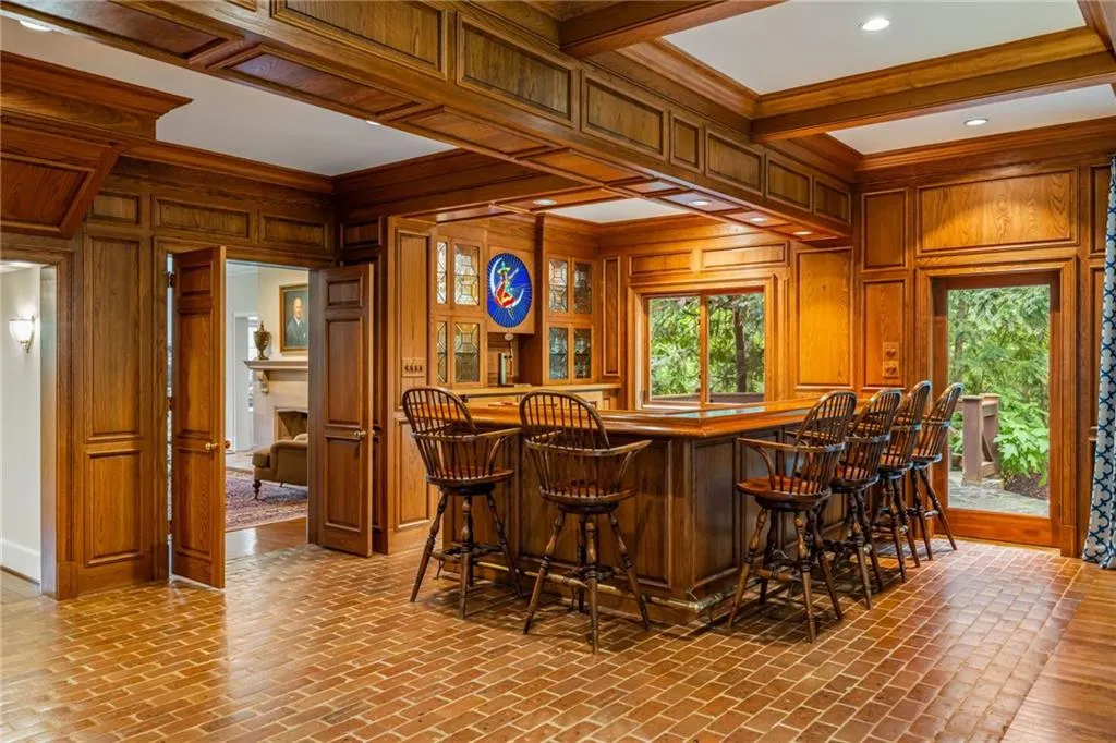 Ready for a party or just a martini before dinner or a beer with your pizza- this bar is ready for entertaining on any scale. Two fridges, sink, icemaker, kegerator, you name it!