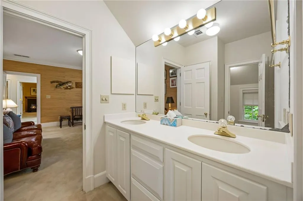 Another jack and jill guest bath