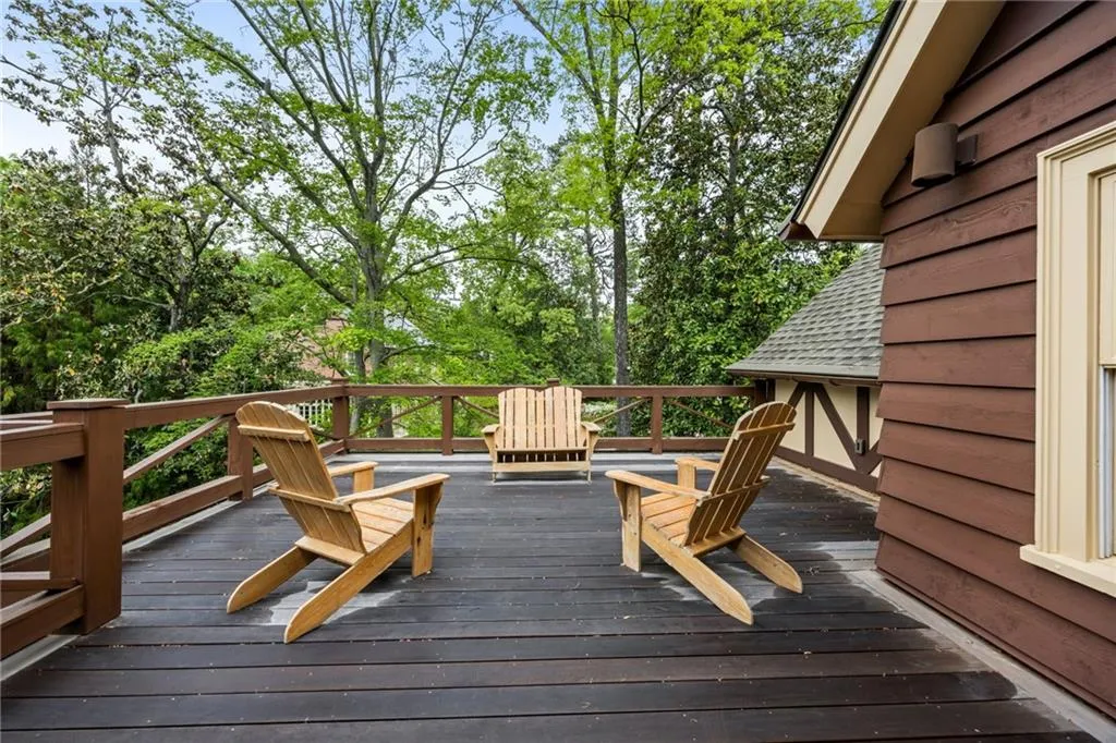 Off of bedroom level, enjoy the privacy of this rooftop deck constructed of Ipe Brazilian walnut to last a lifetime