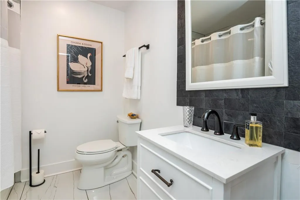 2870 Pharr Court South Nw Unit 3004, Atlanta, Georgia 30305, 2 Bedrooms Bedrooms, 0 ,2 BathroomsBathrooms,Residential,For Sale,2870 Pharr Court South Nw Unit 3004,7778600