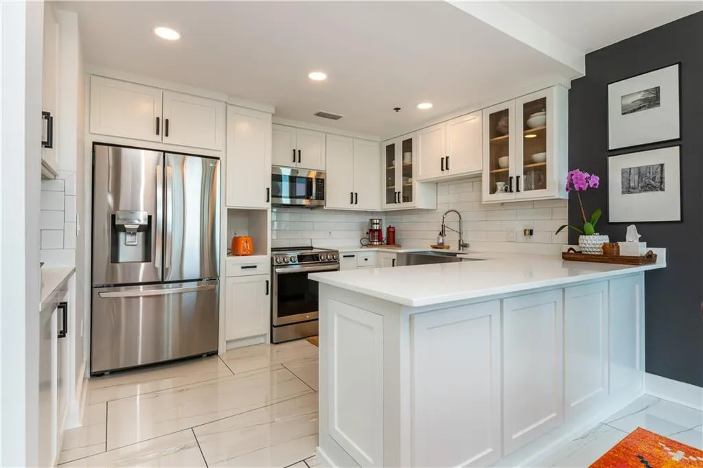 2870 Pharr Court South Nw Unit 3004, Atlanta, Georgia 30305, 2 Bedrooms Bedrooms, 0 ,2 BathroomsBathrooms,Residential,For Sale,2870 Pharr Court South Nw Unit 3004,7778600