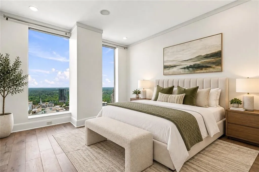 Secondary bedroom or office