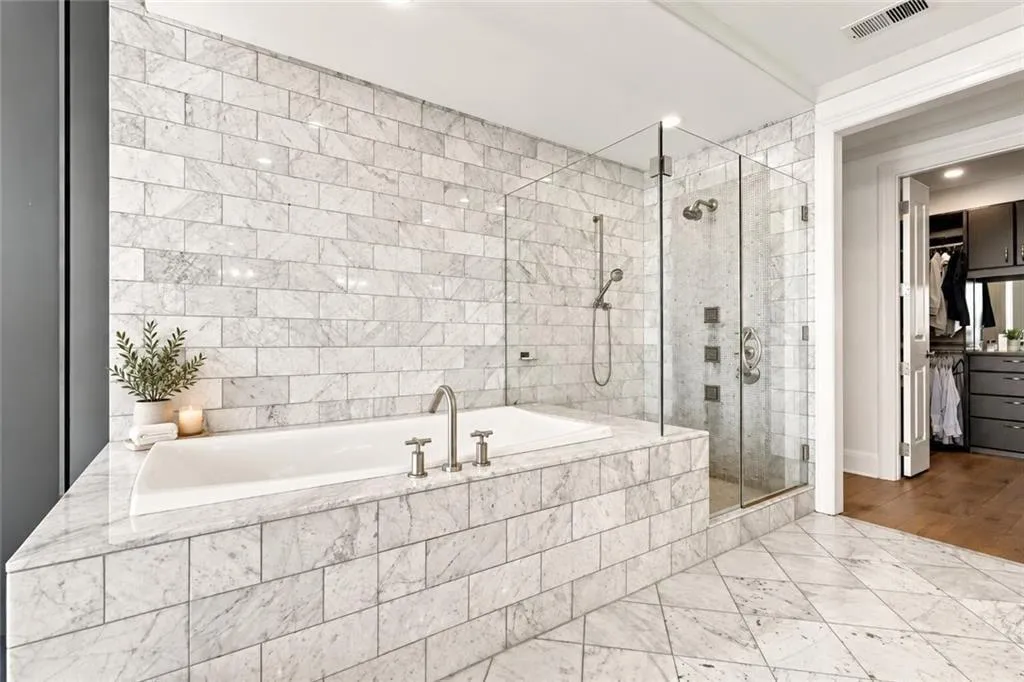 Jacuzzi tub