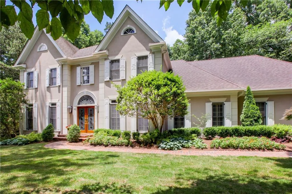 5500 Glen Errol Road, Atlanta, Georgia 30327, 5 Bedrooms Bedrooms, ,4 BathroomsBathrooms,Residential,Sold,5500 Glen Errol Road,5633412