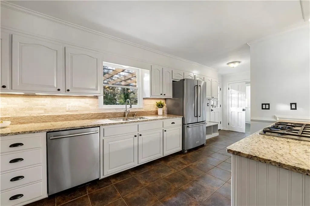 4720 Powers Ferry Road Nw, Sandy Springs, Georgia 30327, 4 Bedrooms Bedrooms, ,3 BathroomsBathrooms,Residential,Sold,4720 Powers Ferry Road Nw,7146321