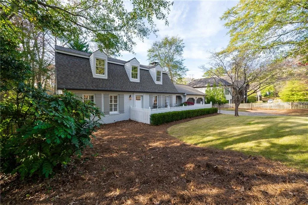 4720 Powers Ferry Road Nw, Sandy Springs, Georgia 30327, 4 Bedrooms Bedrooms, ,3 BathroomsBathrooms,Residential,Sold,4720 Powers Ferry Road Nw,7146321