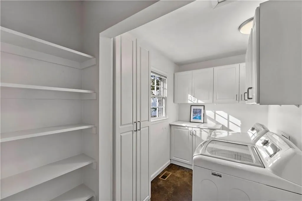 4720 Powers Ferry Road Nw, Sandy Springs, Georgia 30327, 4 Bedrooms Bedrooms, ,3 BathroomsBathrooms,Residential,Sold,4720 Powers Ferry Road Nw,7146321