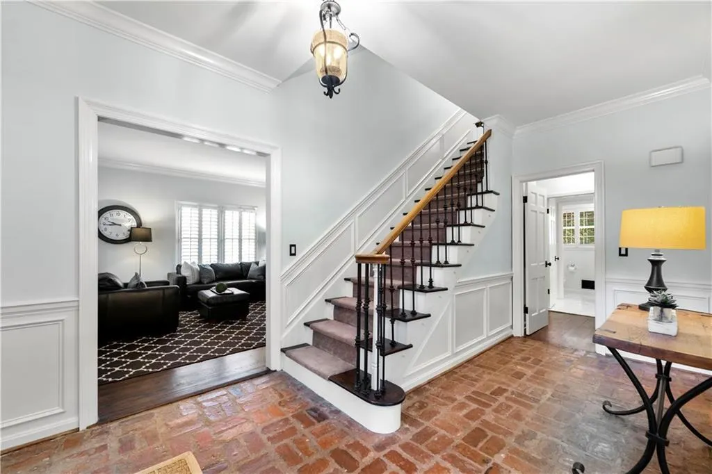 4720 Powers Ferry Road Nw, Sandy Springs, Georgia 30327, 4 Bedrooms Bedrooms, ,3 BathroomsBathrooms,Residential,Sold,4720 Powers Ferry Road Nw,7146321