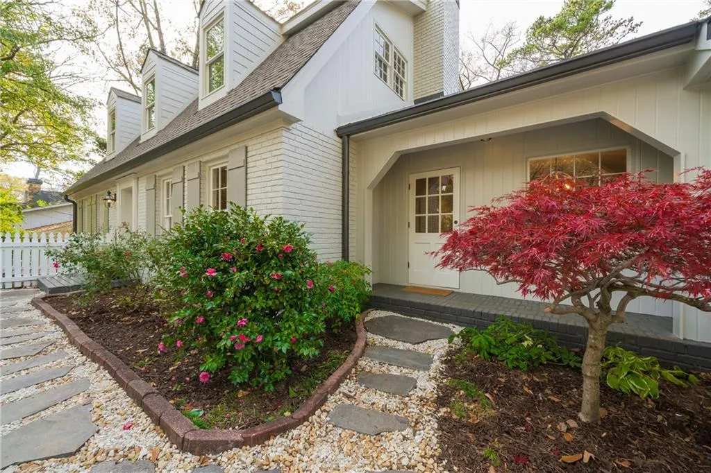 4720 Powers Ferry Road Nw, Sandy Springs, Georgia 30327, 4 Bedrooms Bedrooms, ,3 BathroomsBathrooms,Residential,Sold,4720 Powers Ferry Road Nw,7146321