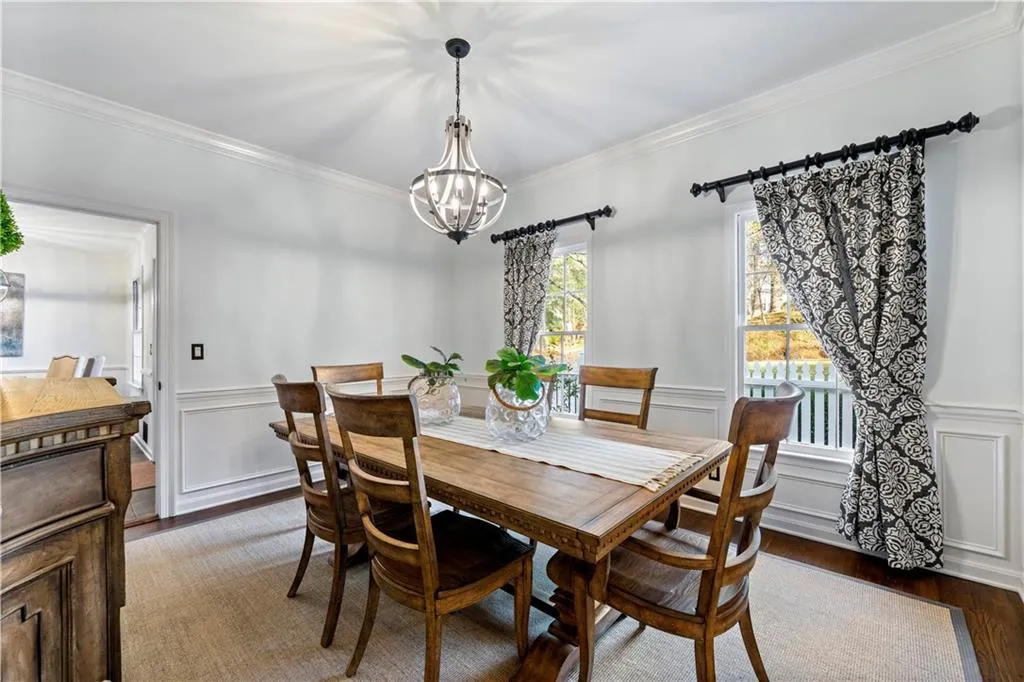 4720 Powers Ferry Road Nw, Sandy Springs, Georgia 30327, 4 Bedrooms Bedrooms, ,3 BathroomsBathrooms,Residential,Sold,4720 Powers Ferry Road Nw,7146321