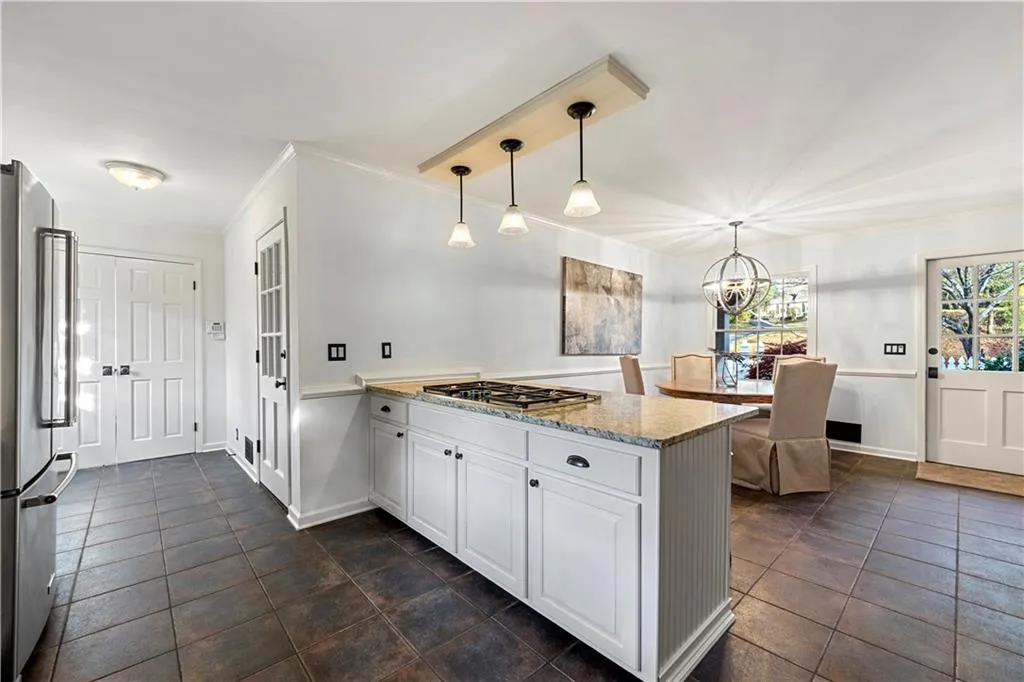 4720 Powers Ferry Road Nw, Sandy Springs, Georgia 30327, 4 Bedrooms Bedrooms, ,3 BathroomsBathrooms,Residential,Sold,4720 Powers Ferry Road Nw,7146321