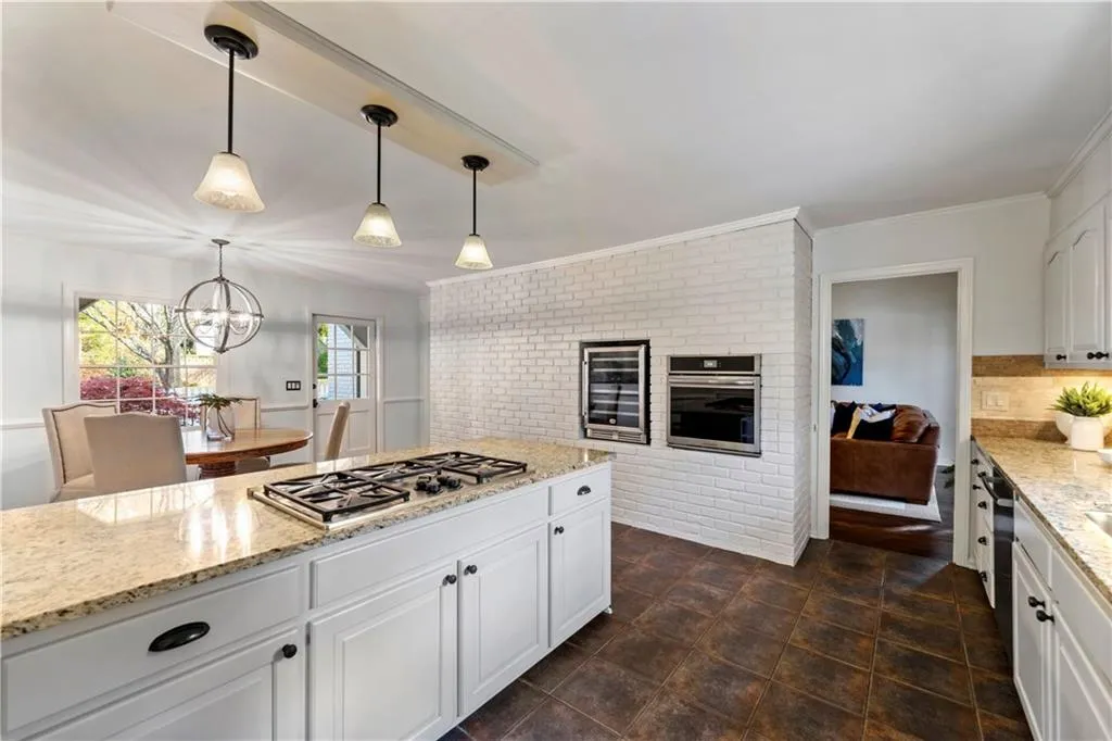 4720 Powers Ferry Road Nw, Sandy Springs, Georgia 30327, 4 Bedrooms Bedrooms, ,3 BathroomsBathrooms,Residential,Sold,4720 Powers Ferry Road Nw,7146321