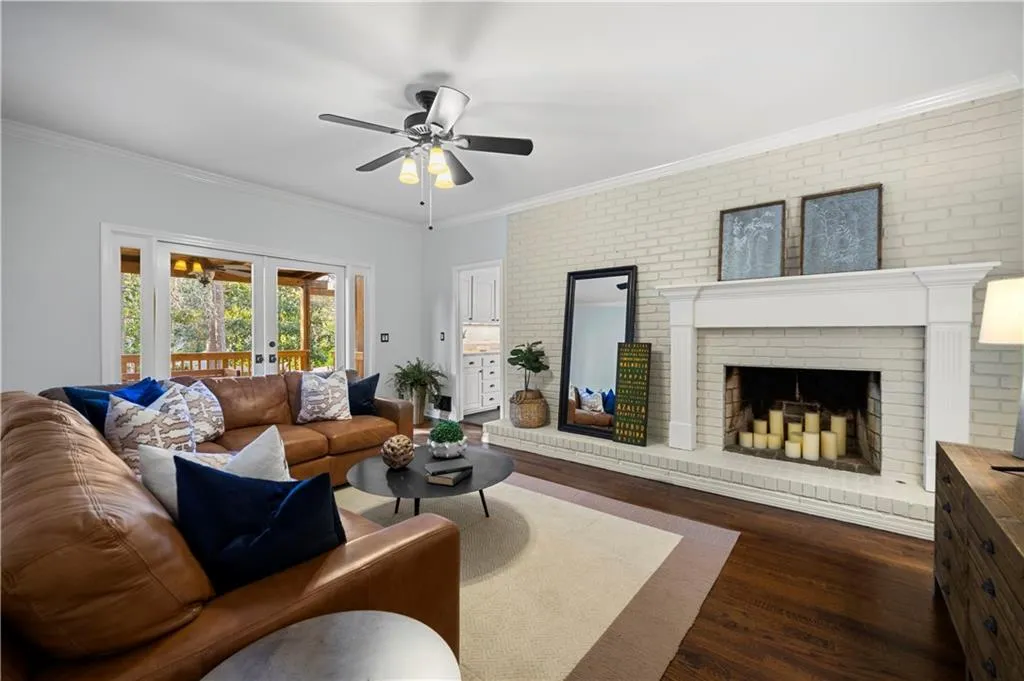 4720 Powers Ferry Road Nw, Sandy Springs, Georgia 30327, 4 Bedrooms Bedrooms, ,3 BathroomsBathrooms,Residential,Sold,4720 Powers Ferry Road Nw,7146321