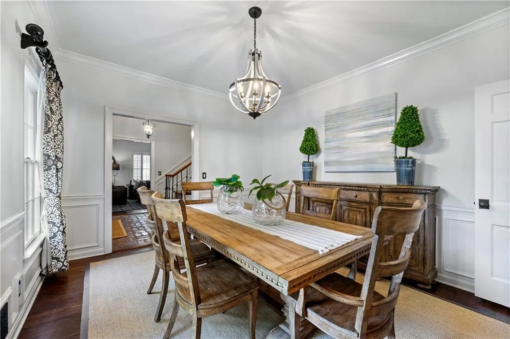 4720 Powers Ferry Road Nw, Sandy Springs, Georgia 30327, 4 Bedrooms Bedrooms, ,3 BathroomsBathrooms,Residential,Sold,4720 Powers Ferry Road Nw,7146321