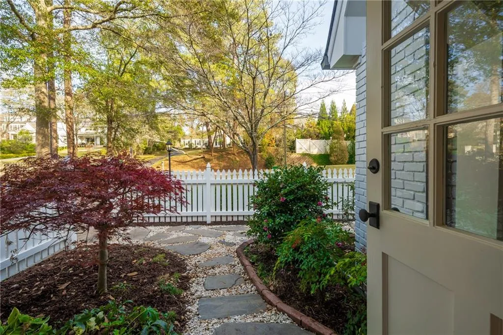 4720 Powers Ferry Road Nw, Sandy Springs, Georgia 30327, 4 Bedrooms Bedrooms, ,3 BathroomsBathrooms,Residential,Sold,4720 Powers Ferry Road Nw,7146321