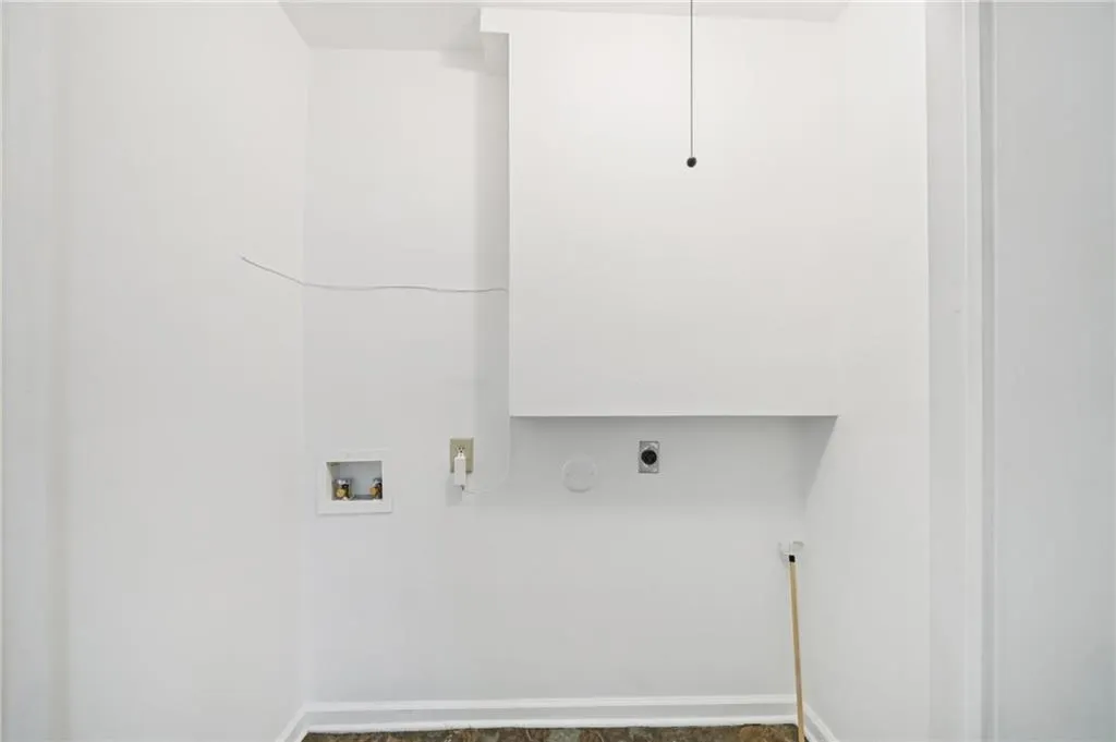 5795 Timberlane Terrace, Atlanta, Georgia 30328, 3 Bedrooms Bedrooms, ,2 BathroomsBathrooms,Residential,For Sale,5795 Timberlane Terrace,7693214