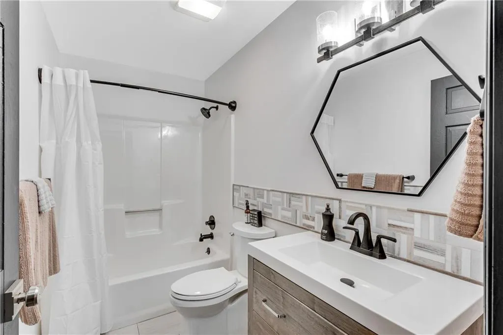 5485 Errol Place, Sandy Springs, Georgia 30327, 6 Bedrooms Bedrooms, ,6 BathroomsBathrooms,Residential,Sold,5485 Errol Place,6882649 5485 Errol Place, Sandy Springs, Georgia 30327, 6 Bedrooms Bedrooms, ,6 BathroomsBathrooms,Residential,Sold,5485 Errol Place,6882649