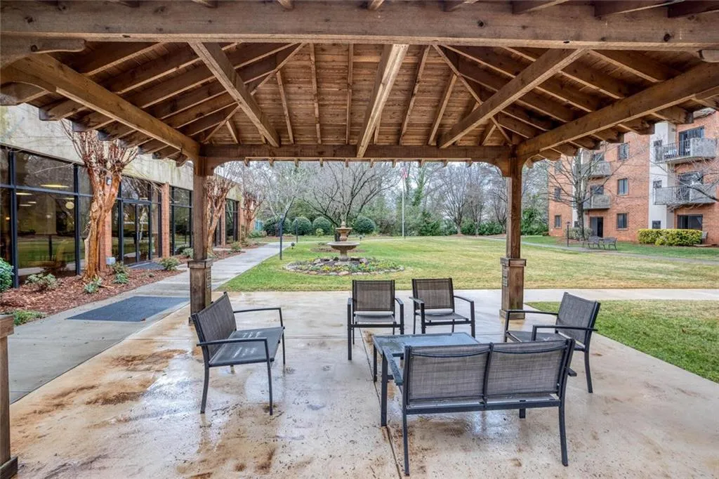 300 Johnson Ferry Road Ne Unit A305, Atlanta, Georgia 30328, 1 Bedroom Bedrooms, ,1 BathroomBathrooms,Residential,For Sale,300 Johnson Ferry Road Ne Unit A305,7729283