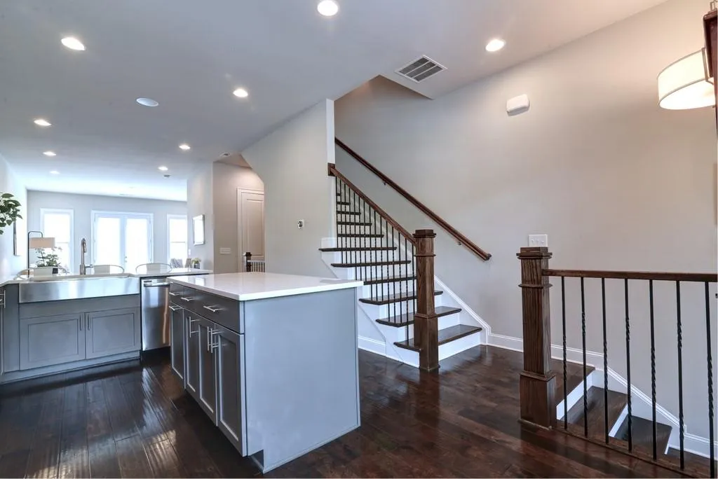 4755 Roswell Road, Atlanta, Georgia 30342, 2 Bedrooms Bedrooms, ,2 BathroomsBathrooms,Residential,Sold,4755 Roswell Road,6761115