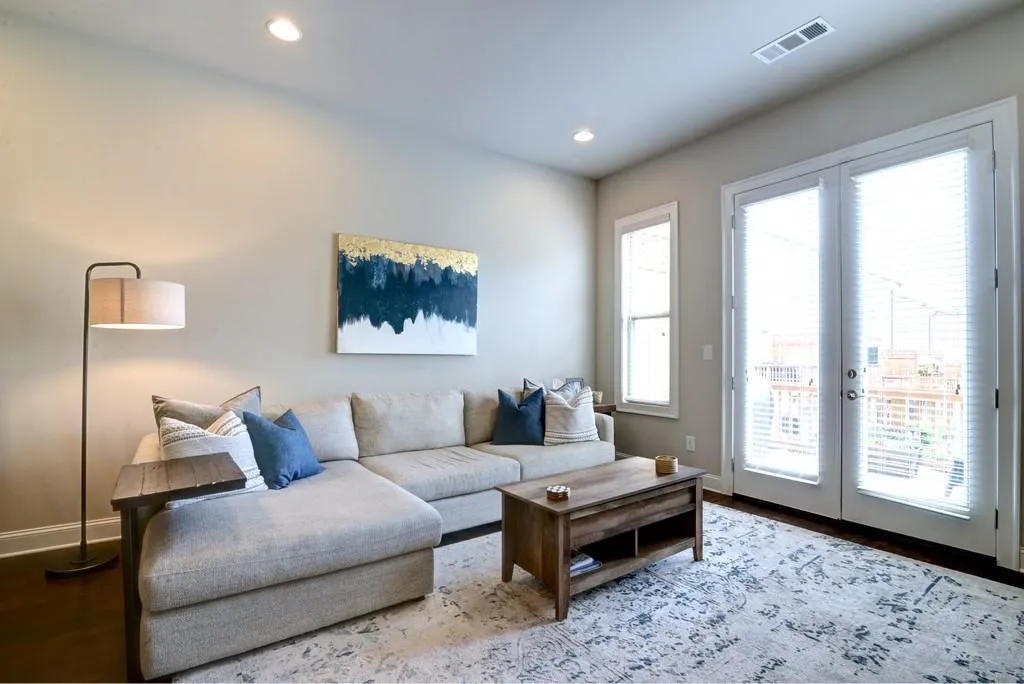 4755 Roswell Road, Atlanta, Georgia 30342, 2 Bedrooms Bedrooms, ,2 BathroomsBathrooms,Residential,Sold,4755 Roswell Road,6761115