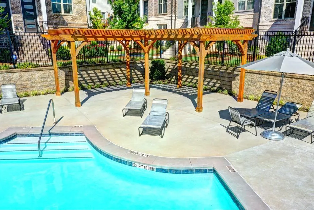 4755 Roswell Road, Atlanta, Georgia 30342, 2 Bedrooms Bedrooms, ,2 BathroomsBathrooms,Residential,Sold,4755 Roswell Road,6761115
