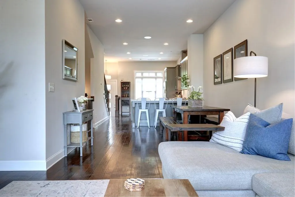 4755 Roswell Road, Atlanta, Georgia 30342, 2 Bedrooms Bedrooms, ,2 BathroomsBathrooms,Residential,Sold,4755 Roswell Road,6761115