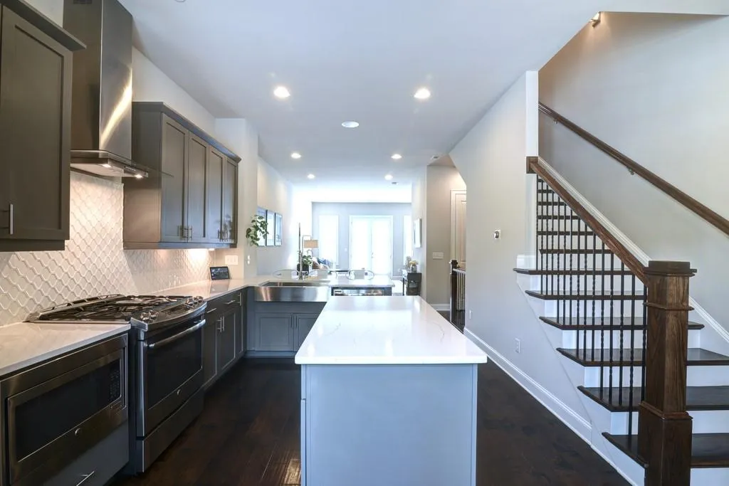 4755 Roswell Road, Atlanta, Georgia 30342, 2 Bedrooms Bedrooms, ,2 BathroomsBathrooms,Residential,Sold,4755 Roswell Road,6761115