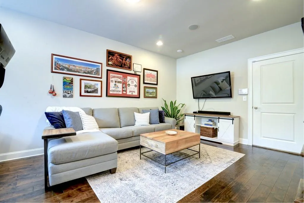 4755 Roswell Road, Atlanta, Georgia 30342, 2 Bedrooms Bedrooms, ,2 BathroomsBathrooms,Residential,Sold,4755 Roswell Road,6761115