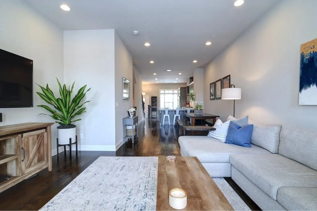 4755 Roswell Road, Atlanta, Georgia 30342, 2 Bedrooms Bedrooms, ,2 BathroomsBathrooms,Residential,Sold,4755 Roswell Road,6761115