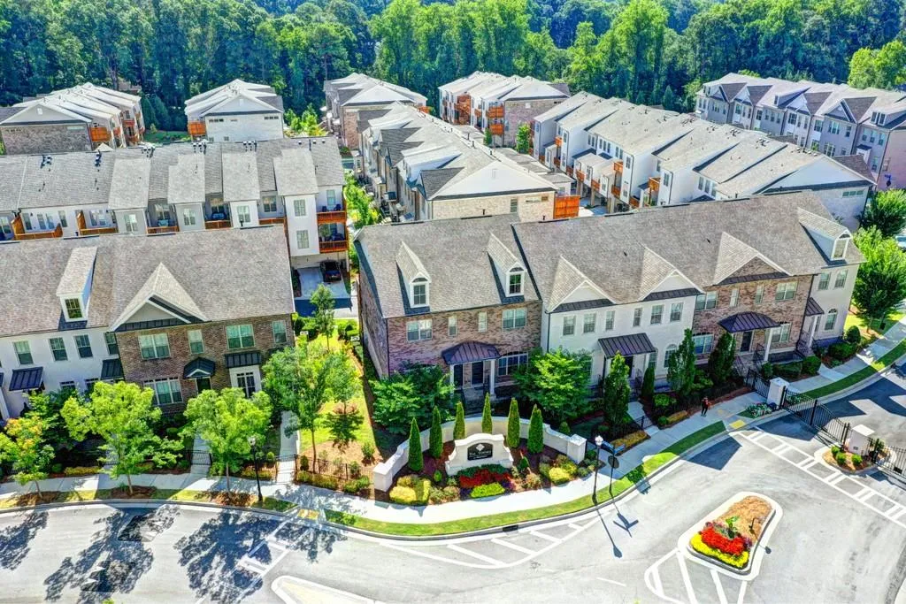 4755 Roswell Road, Atlanta, Georgia 30342, 2 Bedrooms Bedrooms, ,2 BathroomsBathrooms,Residential,Sold,4755 Roswell Road,6761115