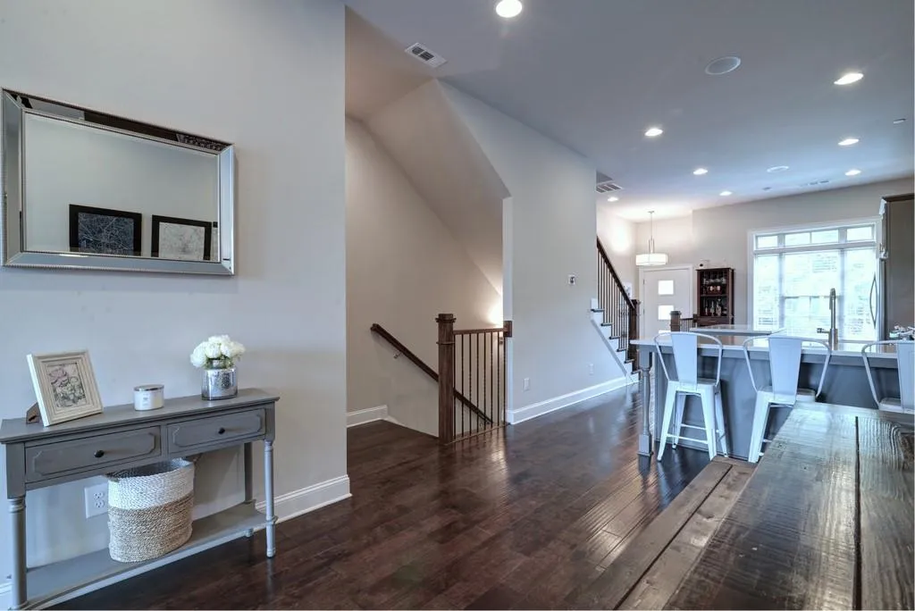 4755 Roswell Road, Atlanta, Georgia 30342, 2 Bedrooms Bedrooms, ,2 BathroomsBathrooms,Residential,Sold,4755 Roswell Road,6761115